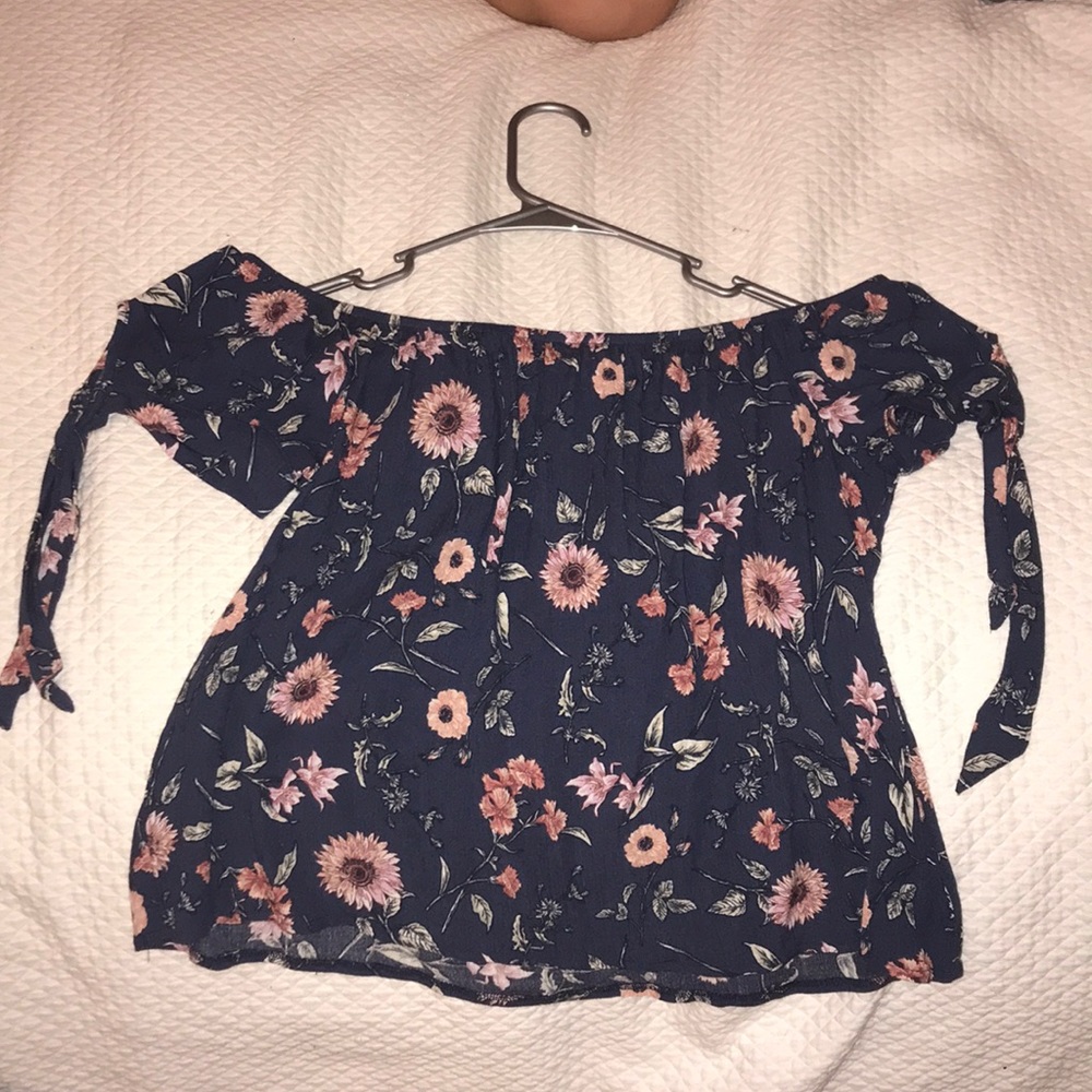 american eagle off the shoulder top